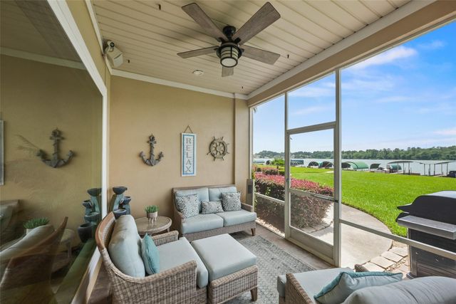127 W Palm Boulevard, Montgomery, TX 77356