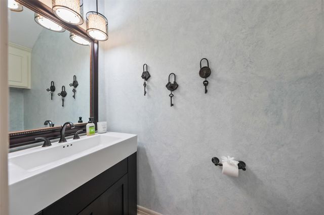 127 W Palm Boulevard, Montgomery, TX 77356