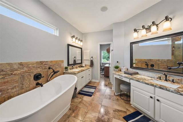 127 W Palm Boulevard, Montgomery, TX 77356