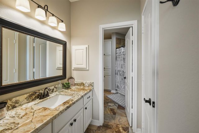 127 W Palm Boulevard, Montgomery, TX 77356