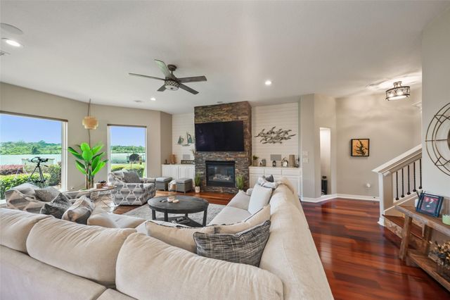 127 W Palm Boulevard, Montgomery, TX 77356