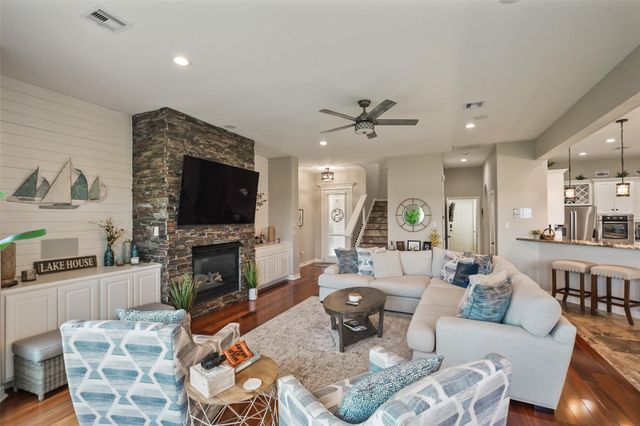127 W Palm Boulevard, Montgomery, TX 77356