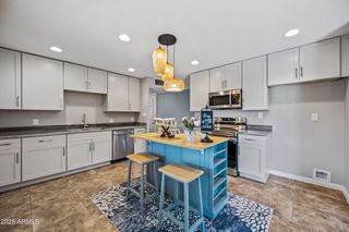 2320 W FREEWAY Lane, Phoenix, AZ 85021
