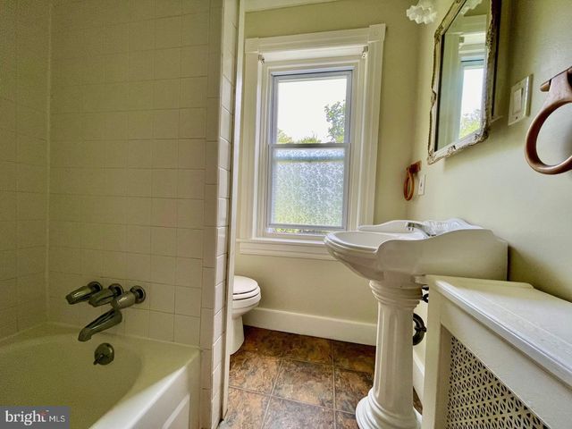 692 LENNI RD, Aston, PA 19014