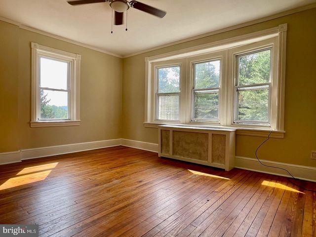 692 LENNI RD, Aston, PA 19014