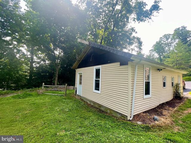692 LENNI RD, Aston, PA 19014