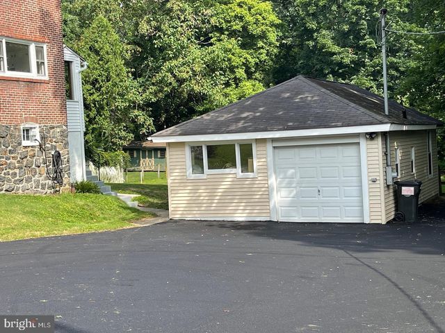 692 LENNI RD, Aston, PA 19014