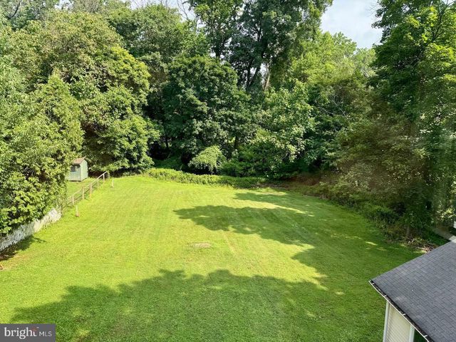 692 LENNI RD, Aston, PA 19014