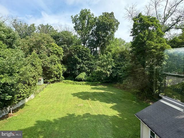 692 LENNI RD, Aston, PA 19014