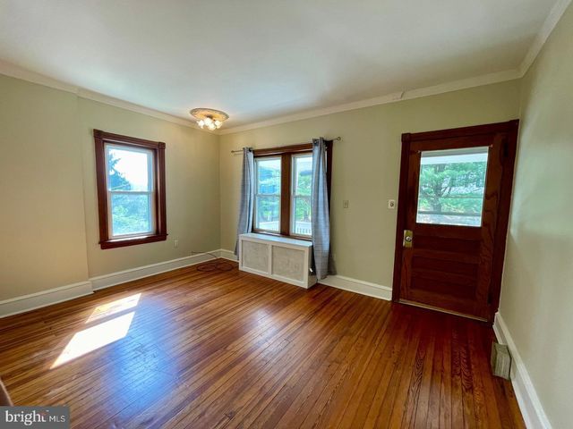 692 LENNI RD, Aston, PA 19014