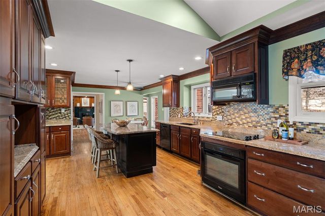 1855 Ironstone Road, Des Peres, MO 63131