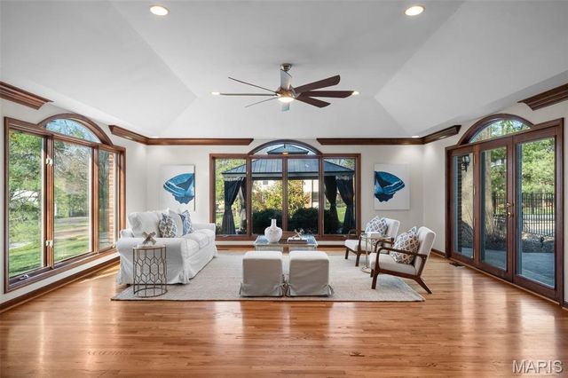 1855 Ironstone Road, Des Peres, MO 63131