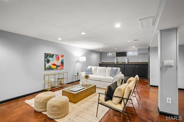 1855 Ironstone Road, Des Peres, MO 63131