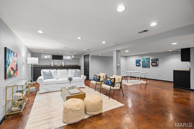 1855 Ironstone Road, Des Peres, MO 63131