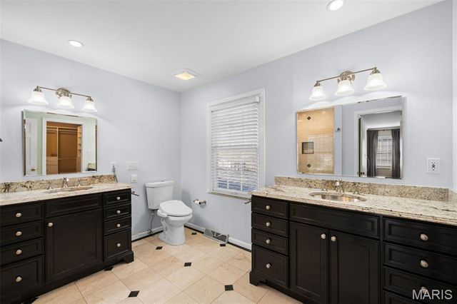 1855 Ironstone Road, Des Peres, MO 63131