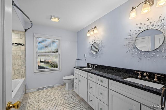 1855 Ironstone Road, Des Peres, MO 63131