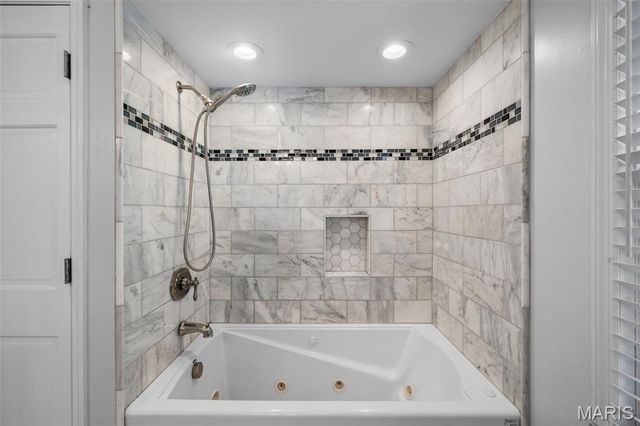 1855 Ironstone Road, Des Peres, MO 63131