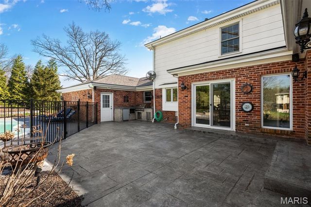 1855 Ironstone Road, Des Peres, MO 63131