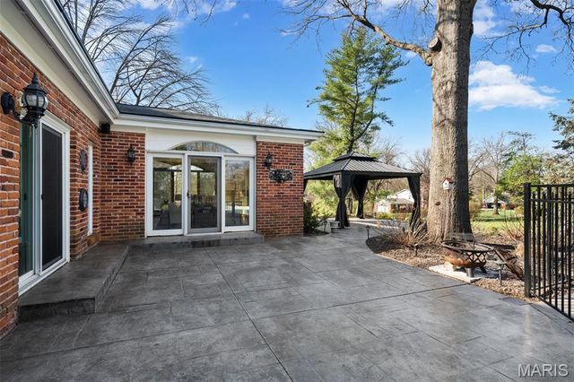 1855 Ironstone Road, Des Peres, MO 63131