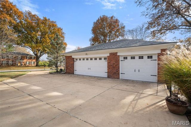 1855 Ironstone Road, Des Peres, MO 63131