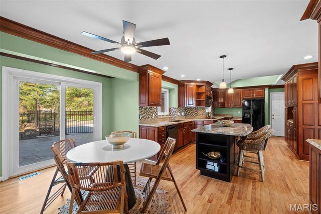 1855 Ironstone Road, Des Peres, MO 63131