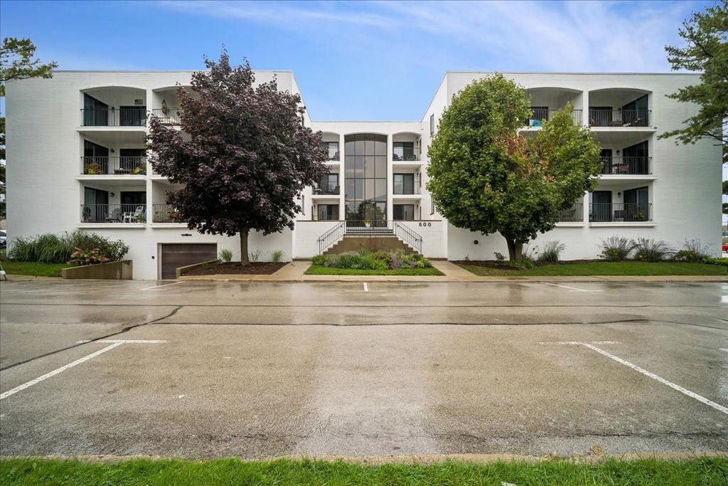 500 Lake View Avenue 2B, Highwood, IL 60040 — exterior