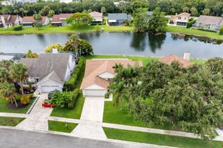 9888 Cross Pine Ct, Lake Worth, FL 33467