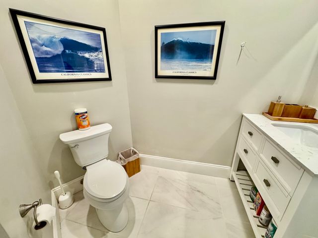 4 Bay Street 2, Hull, MA 02045