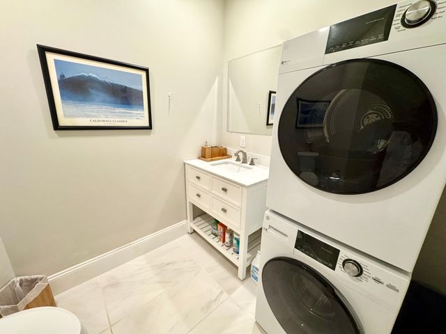 4 Bay Street 2, Hull, MA 02045