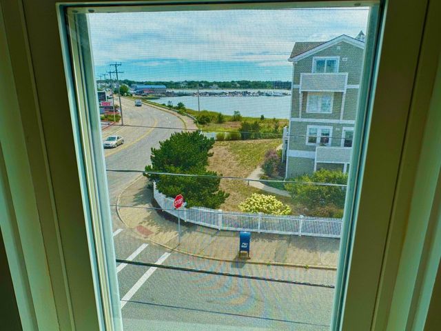 4 Bay Street 2, Hull, MA 02045
