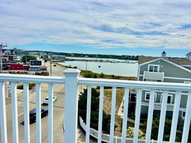 4 Bay Street 2, Hull, MA 02045