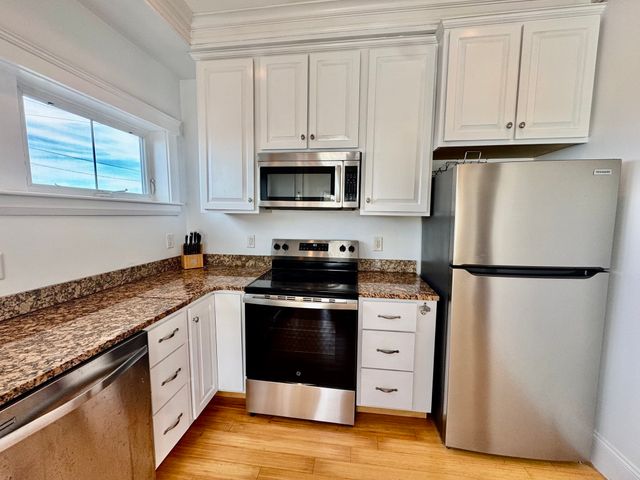 4 Bay Street 2, Hull, MA 02045