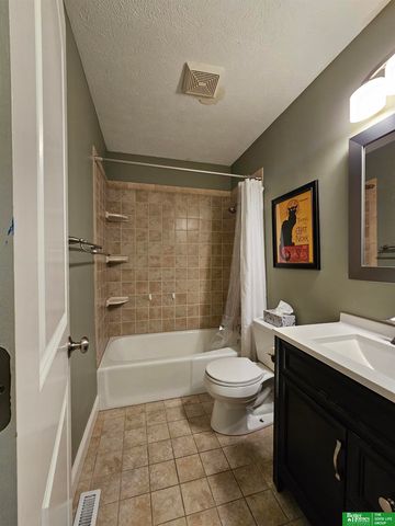 2147 N 121 Street, Omaha, NE 68164