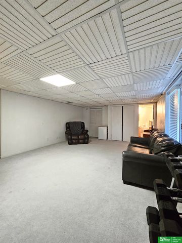 2147 N 121 Street, Omaha, NE 68164