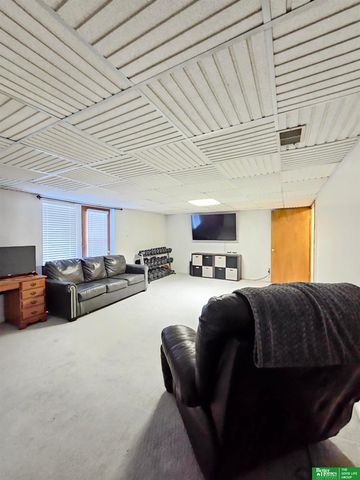 2147 N 121 Street, Omaha, NE 68164