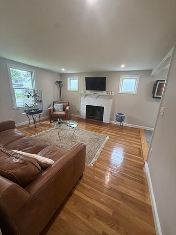 84 Crest Rd, Lynnfield, MA 01940