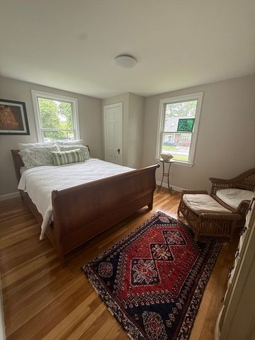 84 Crest Rd, Lynnfield, MA 01940