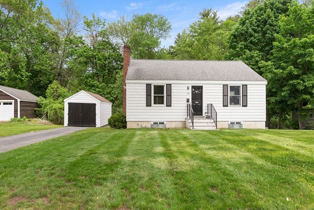 84 Crest Rd, Lynnfield, MA 01940