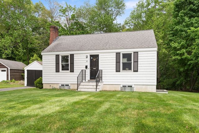 84 Crest Rd, Lynnfield, MA 01940