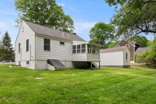 84 Crest Rd, Lynnfield, MA 01940