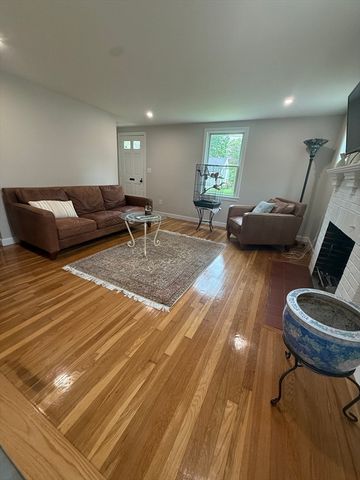 84 Crest Rd, Lynnfield, MA 01940