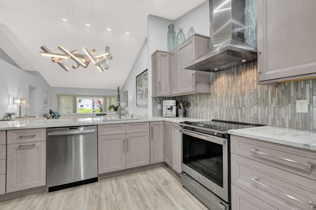 7906 LAKE SANDS Drive, Delray Beach, FL 33446