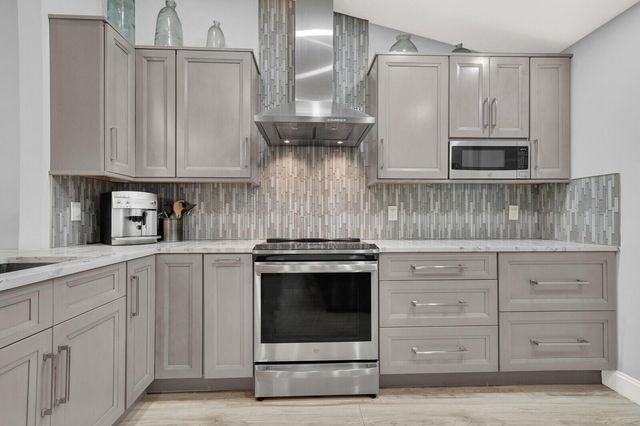 7906 LAKE SANDS Drive, Delray Beach, FL 33446
