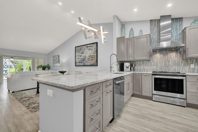 7906 LAKE SANDS Drive, Delray Beach, FL 33446