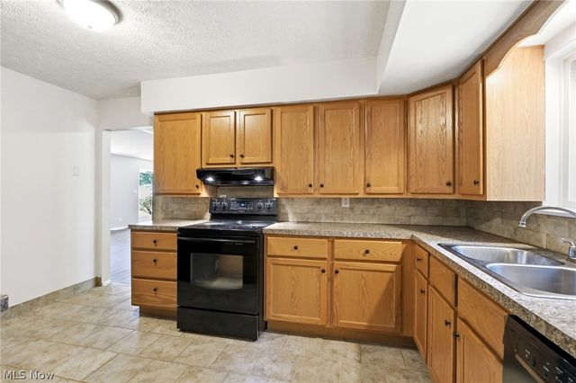 1523 Bradford Drive, Macedonia, OH 44056