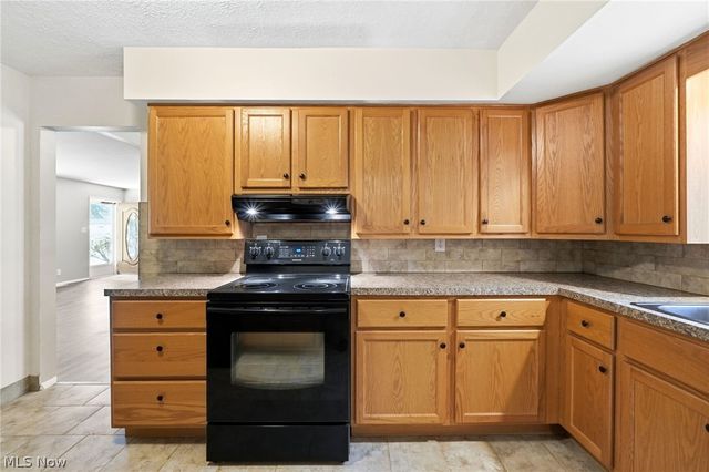 1523 Bradford Drive, Macedonia, OH 44056