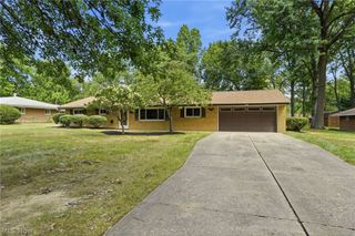 1523 Bradford Drive, Macedonia, OH 44056