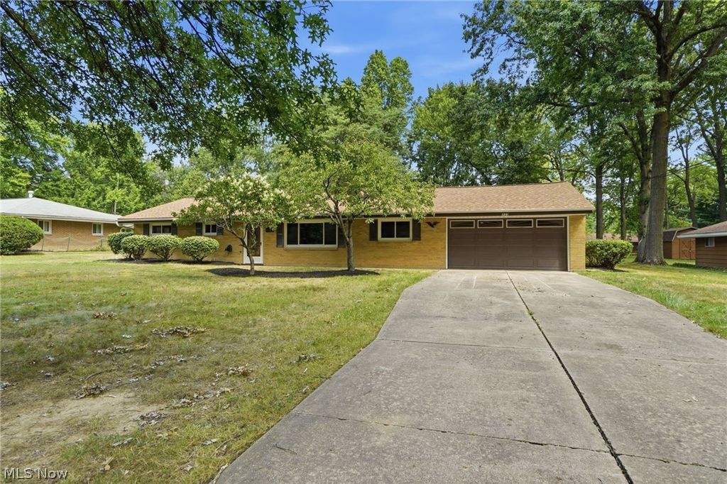 1523 Bradford Drive, Macedonia, OH 44056