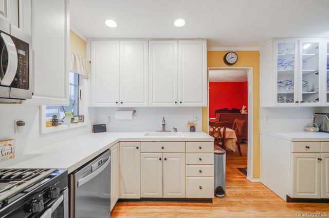 18 Enfield Lane, Kings Park, NY 11754