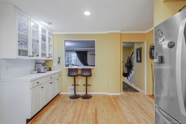 18 Enfield Lane, Kings Park, NY 11754